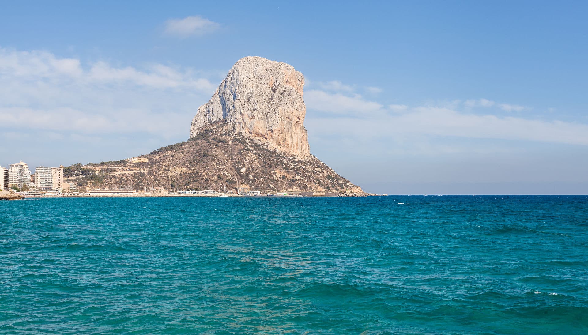 Frente marítimo de Calpe — Navegación privada con patrón desde Altea, Costa Blanca